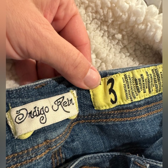 Ripped jeans! Barely worn. 🌟🌟 - Picture 6 of 6